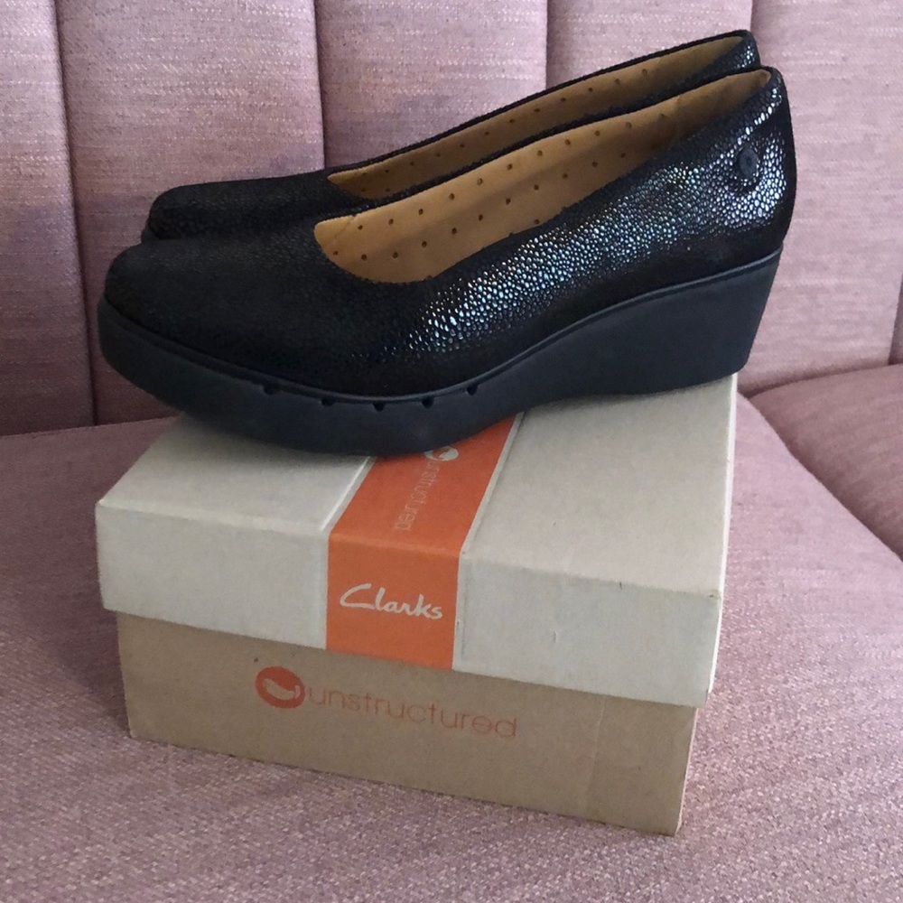 Georgous Black Suede Clark’s !!